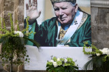 De la familia nace la paz de la familia humana: Juan Pablo II De la familia nace la paz de la familia humana: Juan Pablo II