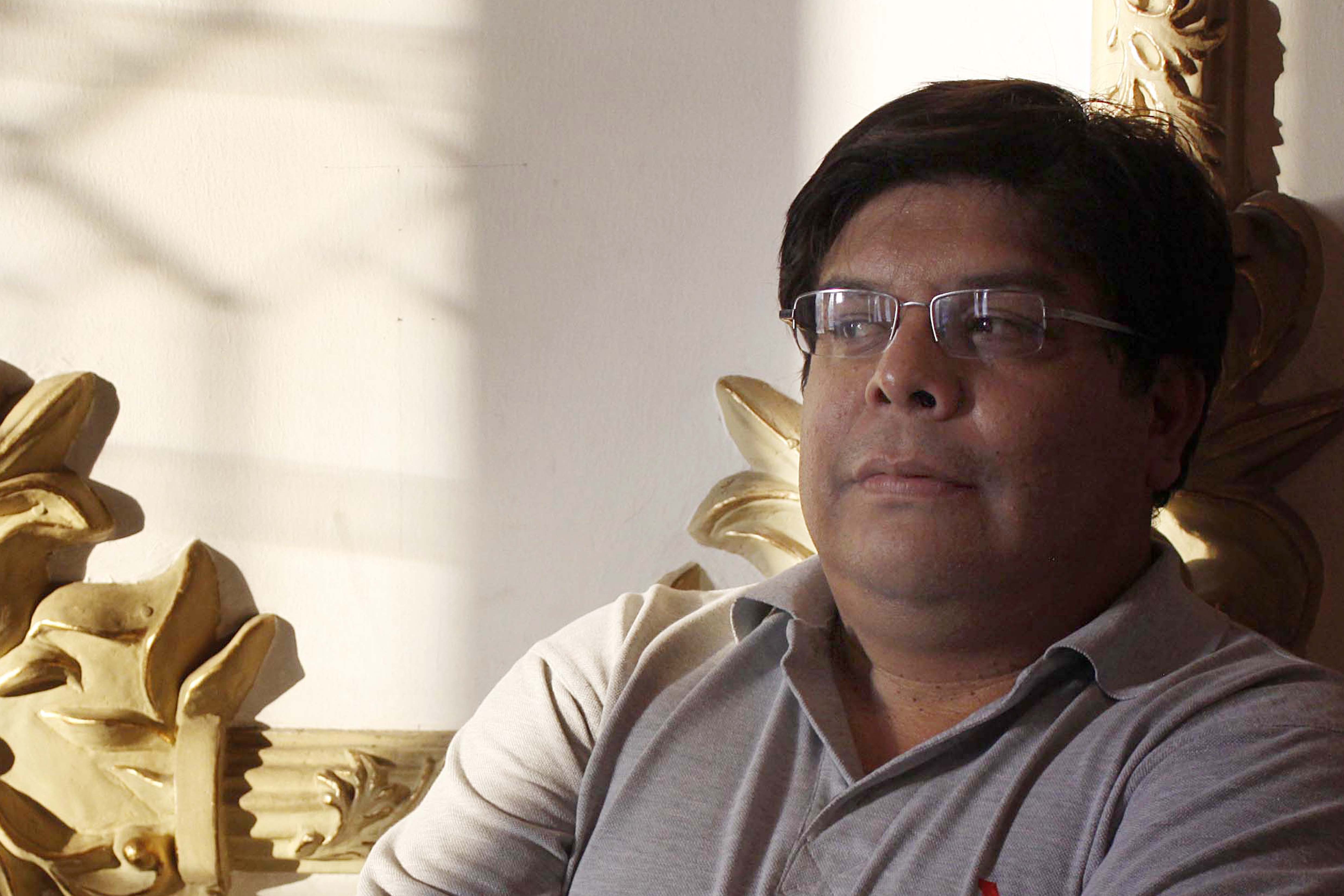 Radio Universidad firma convenios con Radios: Francia, Nederland y Cali