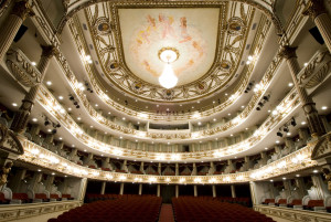 Interior Macedonio Alcalá