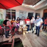 Empresarios de Oaxaca entregan apoyos a niñas y niños de la capital